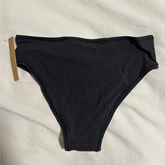 NWT SKIMS Black Onyx Fits Everybody Cheeky Brief Underwear Bottoms Size Medium - Picture 4 of 4
